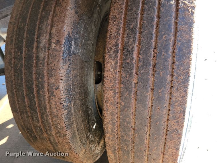 image for item NB9850 1983 Fruehauf HAB-F3-J1300 pneumatic dry bulk trailer