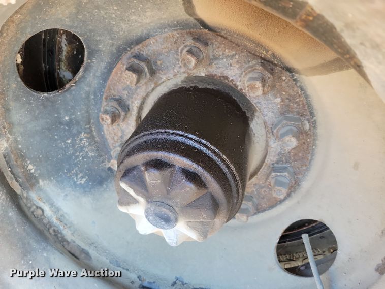 image for item NB9850 1983 Fruehauf HAB-F3-J1300 pneumatic dry bulk trailer