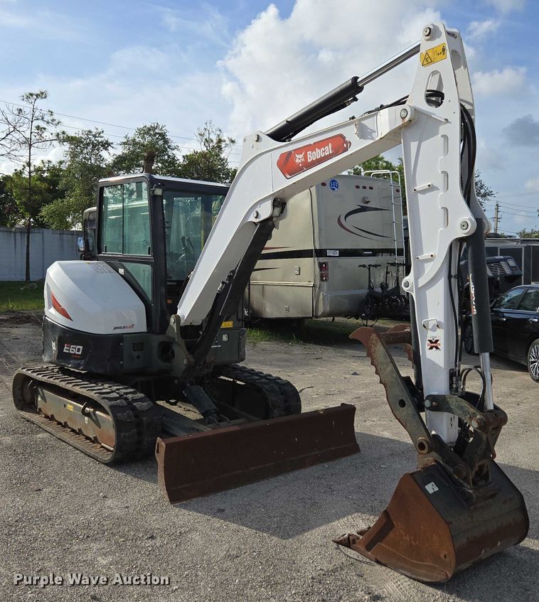 EXCAVADORA 2021 BOBCAT E60