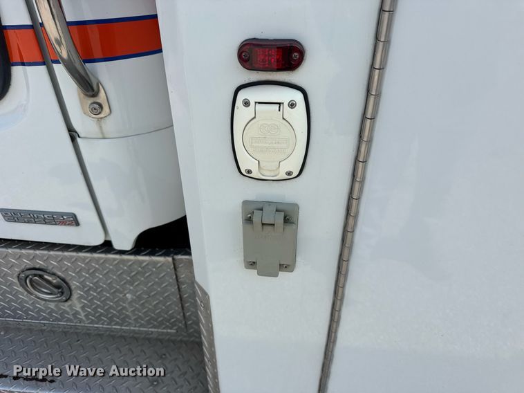 image for item DI9765 2010 Freightliner Business Class M2 ambulance