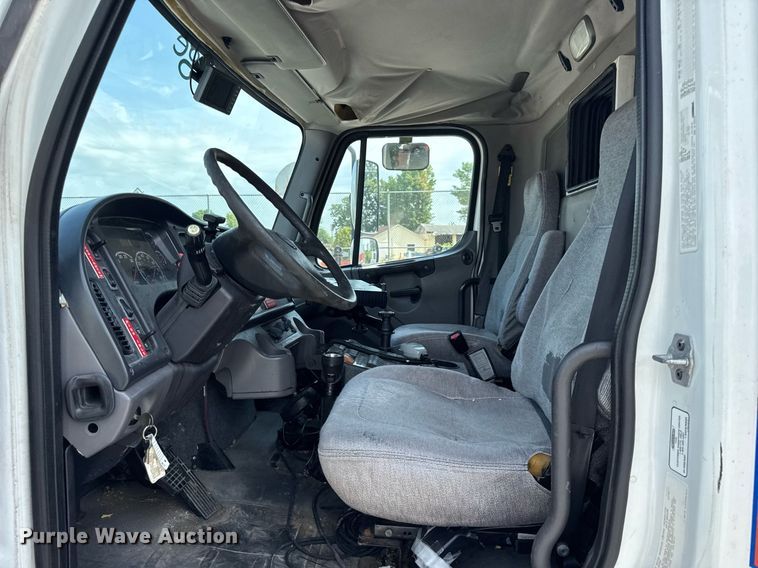 image for item DI9765 2010 Freightliner Business Class M2 ambulance