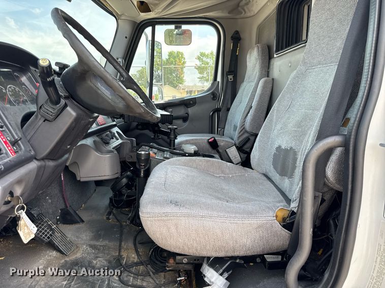 image for item DI9765 2010 Freightliner Business Class M2 ambulance