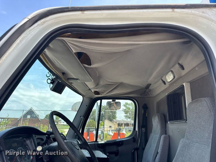 image for item DI9765 2010 Freightliner Business Class M2 ambulance