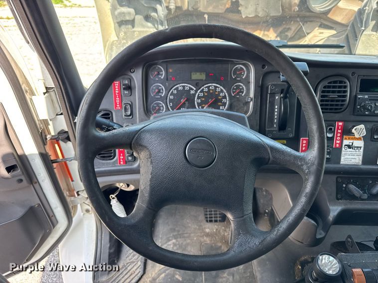 image for item DI9765 2010 Freightliner Business Class M2 ambulance