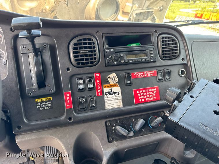 image for item DI9765 2010 Freightliner Business Class M2 ambulance