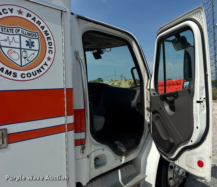 image for item DI9765 2010 Freightliner Business Class M2 ambulance