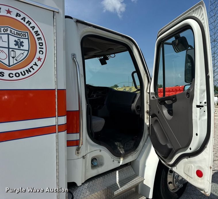 image for item DI9765 2010 Freightliner Business Class M2 ambulance