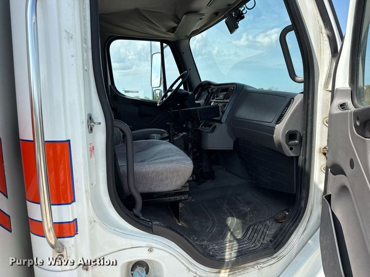 image for item DI9765 2010 Freightliner Business Class M2 ambulance