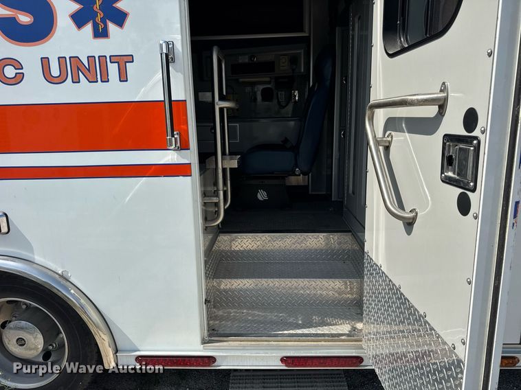 image for item DI9765 2010 Freightliner Business Class M2 ambulance