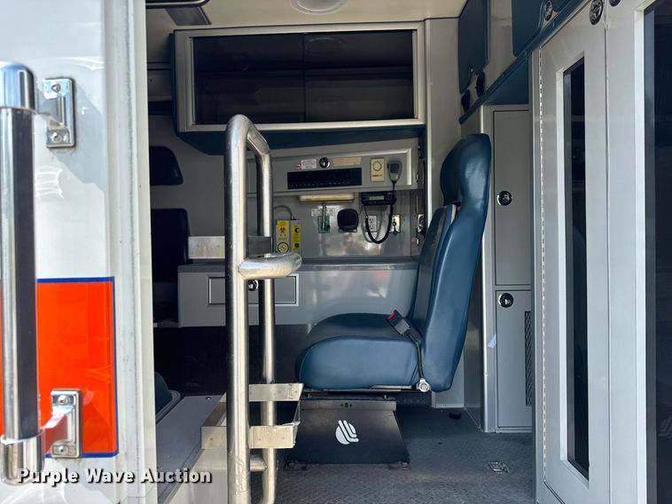 image for item DI9765 2010 Freightliner Business Class M2 ambulance