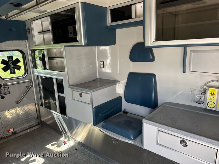 image for item DI9765 2010 Freightliner Business Class M2 ambulance