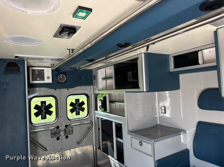 image for item DI9765 2010 Freightliner Business Class M2 ambulance