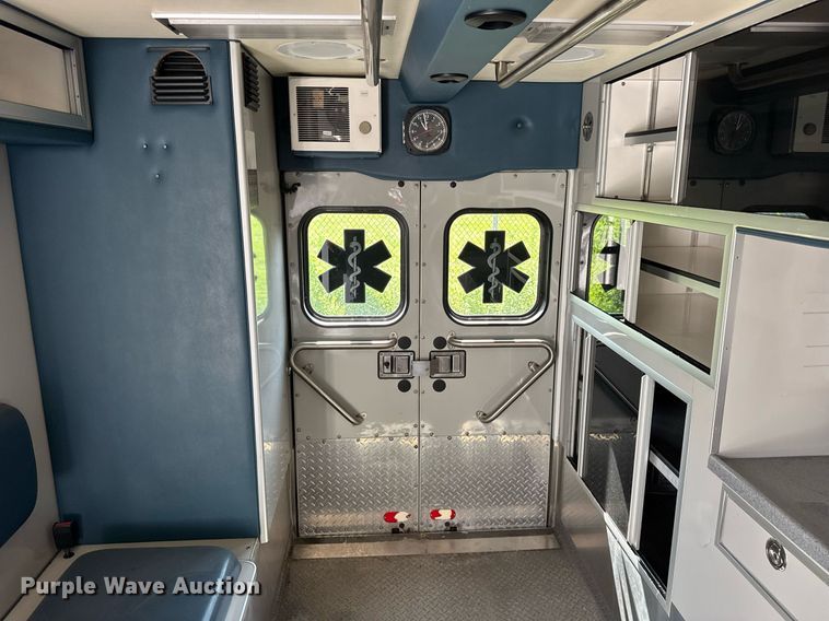 image for item DI9765 2010 Freightliner Business Class M2 ambulance