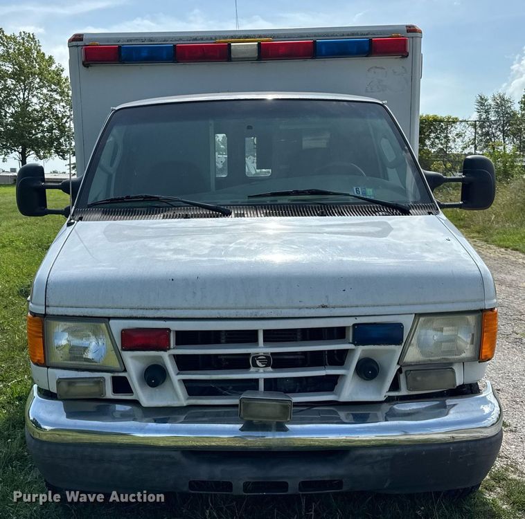 image for item DI9816 2006 Ford E450 Super Duty ambulance
