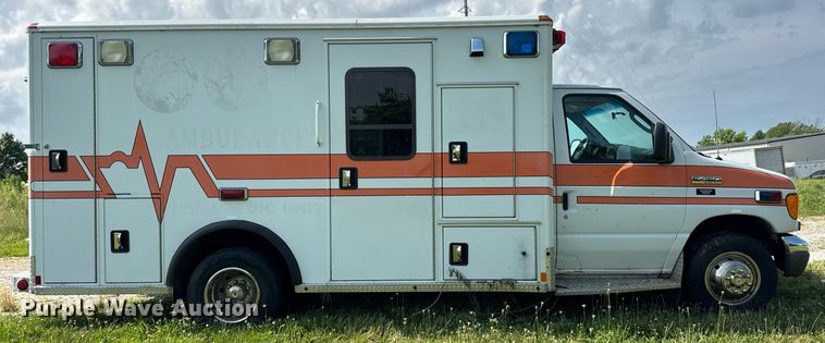 image for item DI9816 2006 Ford E450 Super Duty ambulance