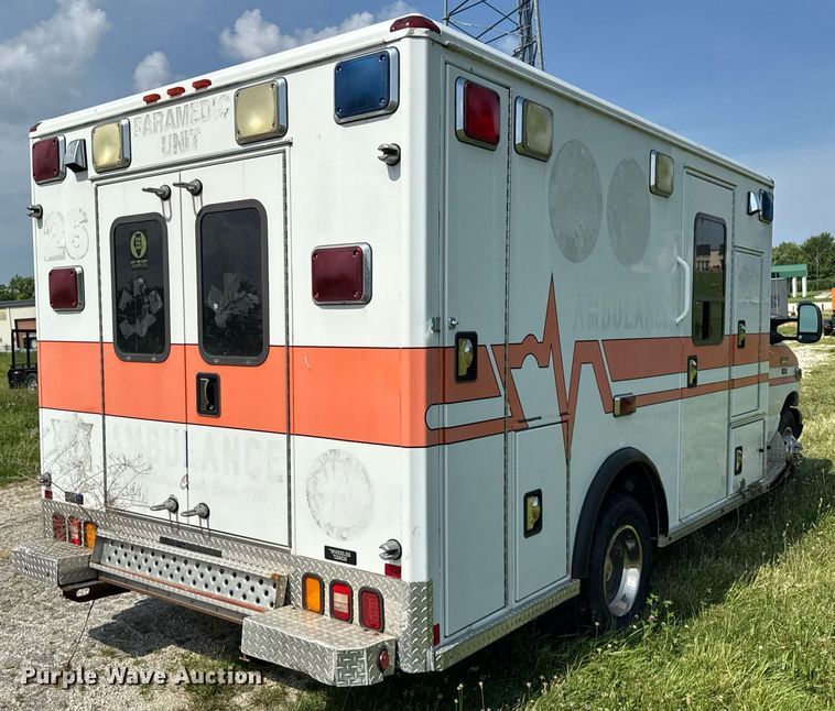 image for item DI9816 2006 Ford E450 Super Duty ambulance