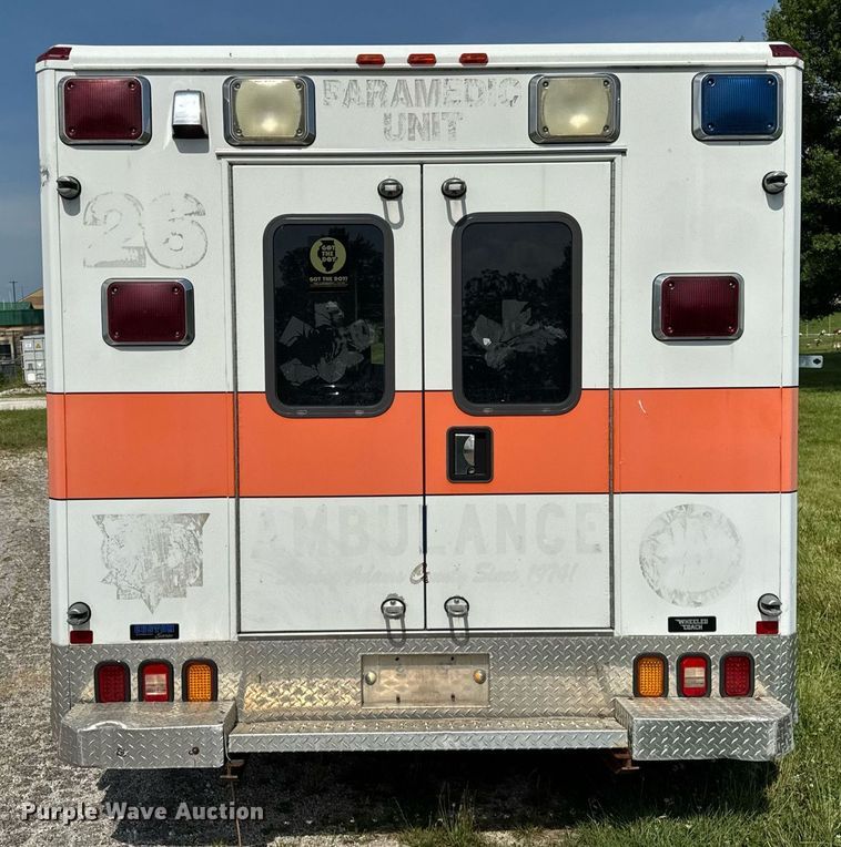 image for item DI9816 2006 Ford E450 Super Duty ambulance