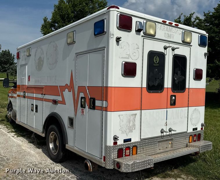 image for item DI9816 2006 Ford E450 Super Duty ambulance