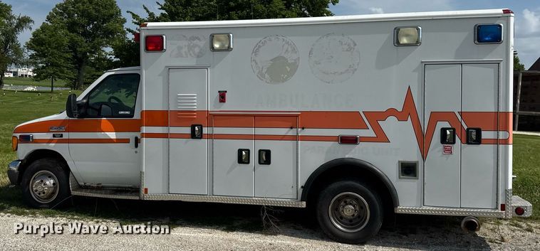 image for item DI9816 2006 Ford E450 Super Duty ambulance