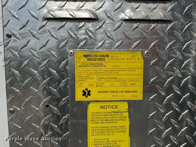 image for item DI9816 2006 Ford E450 Super Duty ambulance