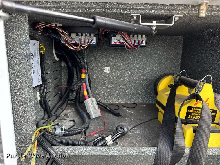 image for item DI9816 2006 Ford E450 Super Duty ambulance