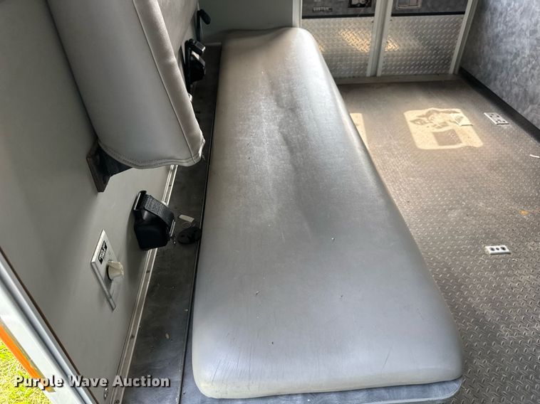 image for item DI9816 2006 Ford E450 Super Duty ambulance