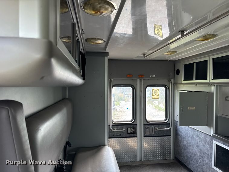 image for item DI9816 2006 Ford E450 Super Duty ambulance