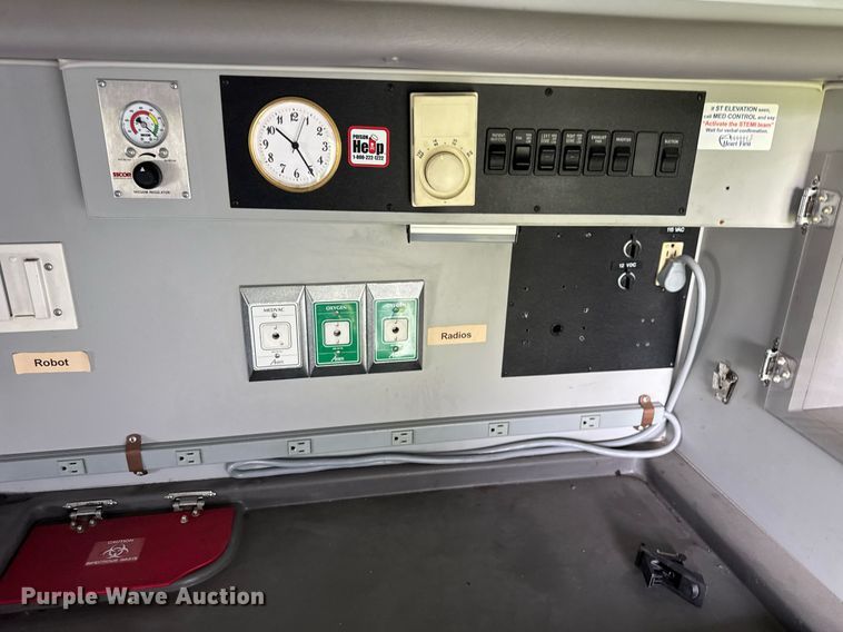 image for item DI9816 2006 Ford E450 Super Duty ambulance