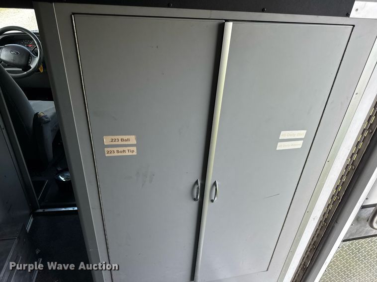 image for item DI9816 2006 Ford E450 Super Duty ambulance