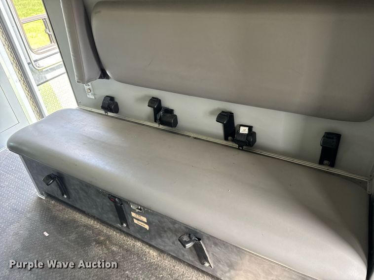 image for item DI9816 2006 Ford E450 Super Duty ambulance