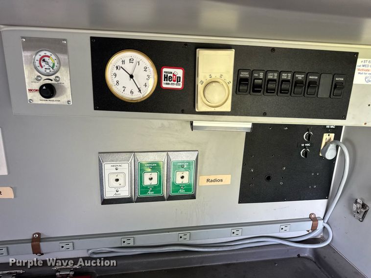 image for item DI9816 2006 Ford E450 Super Duty ambulance