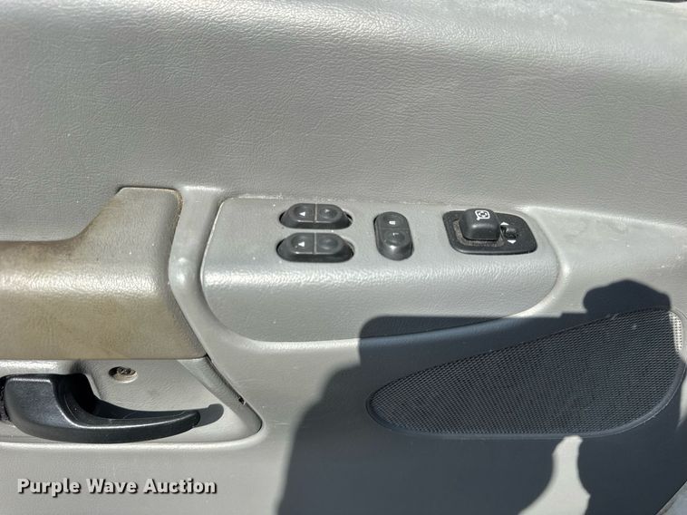 image for item DI9816 2006 Ford E450 Super Duty ambulance