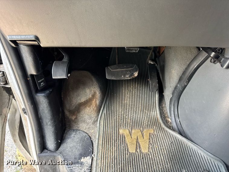 image for item DI9816 2006 Ford E450 Super Duty ambulance