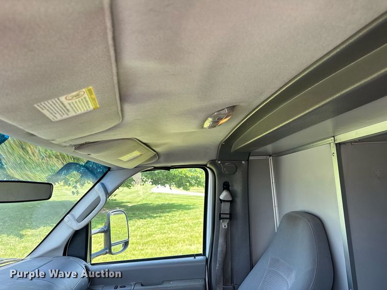 image for item DI9816 2006 Ford E450 Super Duty ambulance