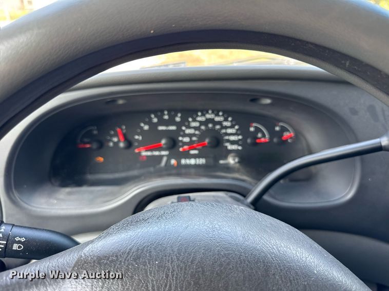 image for item DI9816 2006 Ford E450 Super Duty ambulance