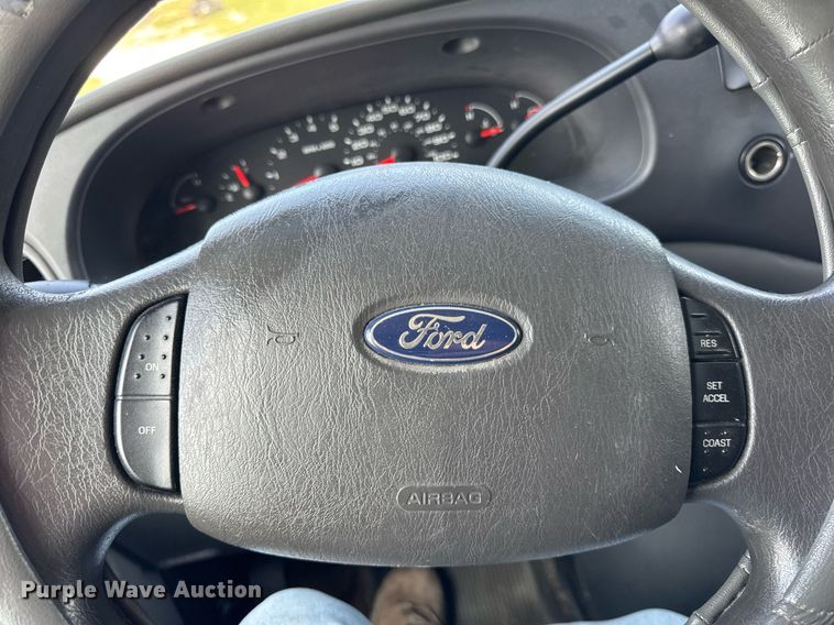 image for item DI9816 2006 Ford E450 Super Duty ambulance