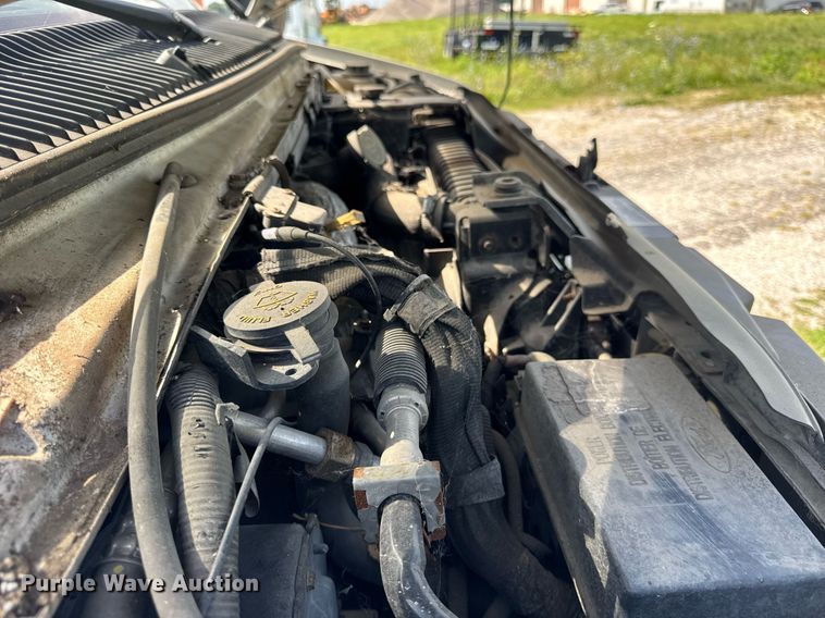 image for item DI9816 2006 Ford E450 Super Duty ambulance