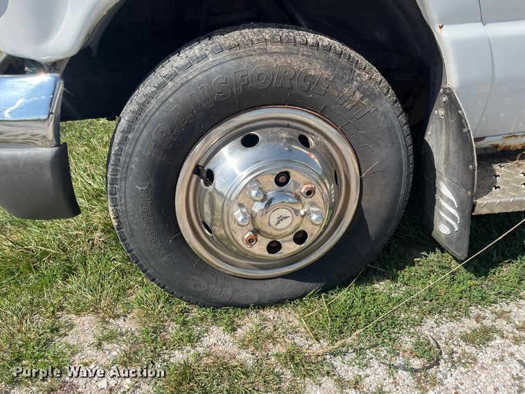 image for item DI9816 2006 Ford E450 Super Duty ambulance