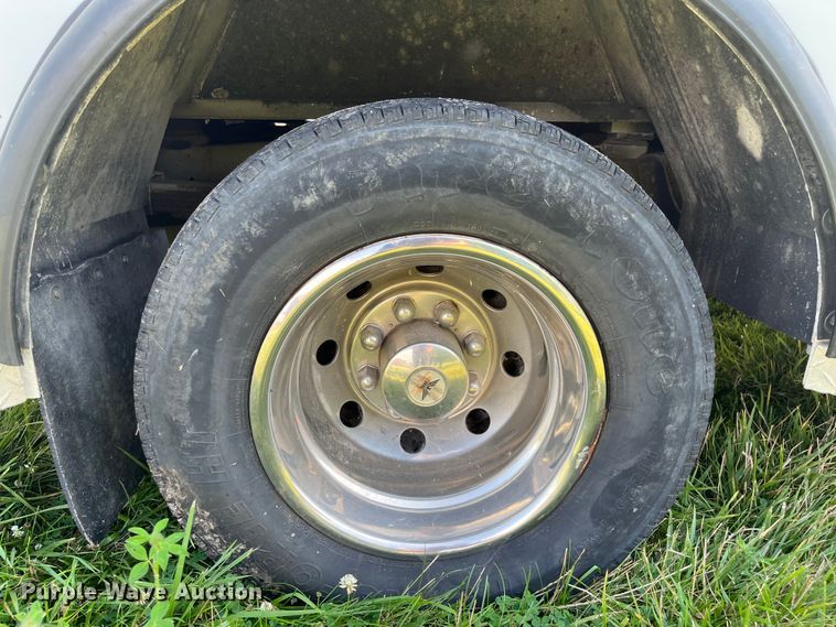 image for item DI9816 2006 Ford E450 Super Duty ambulance