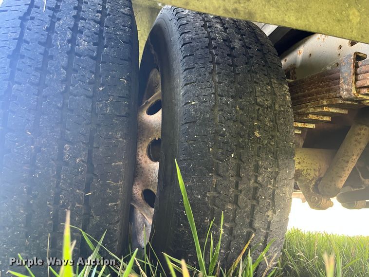 image for item DI9816 2006 Ford E450 Super Duty ambulance