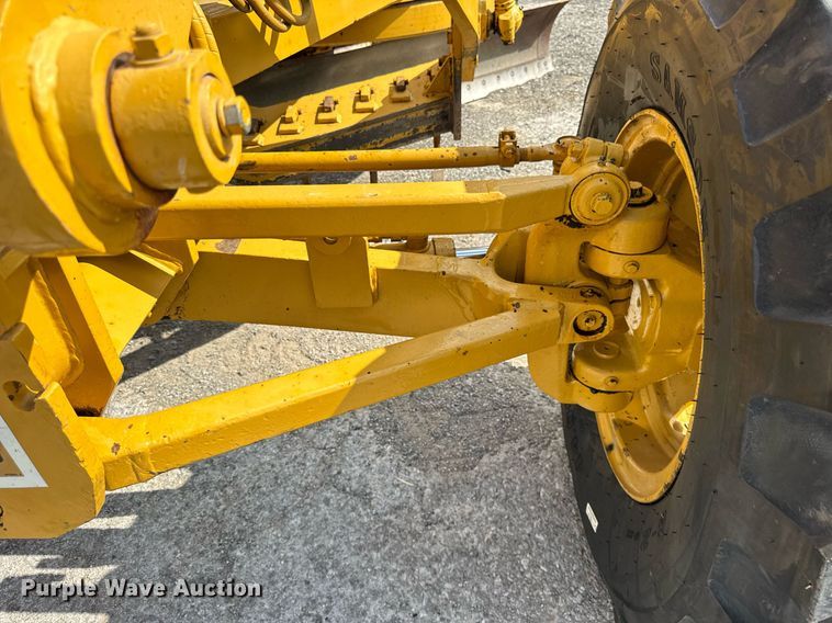 image for item DI9904 1986 Caterpillar 140G motor grader