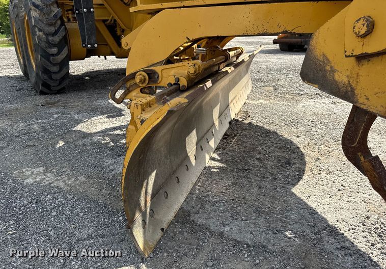 image for item DI9904 1986 Caterpillar 140G motor grader