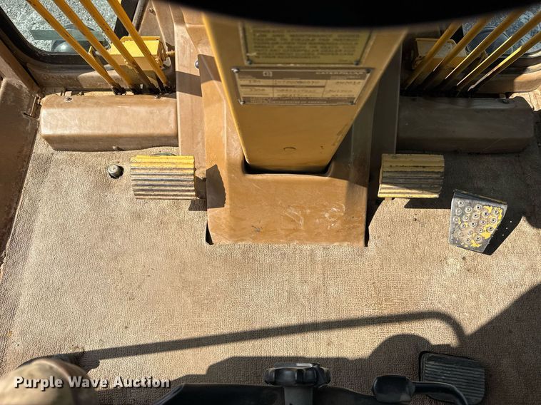 image for item DI9904 1986 Caterpillar 140G motor grader