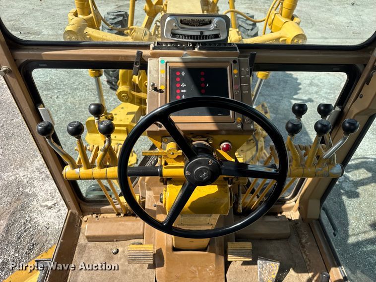 image for item DI9904 1986 Caterpillar 140G motor grader