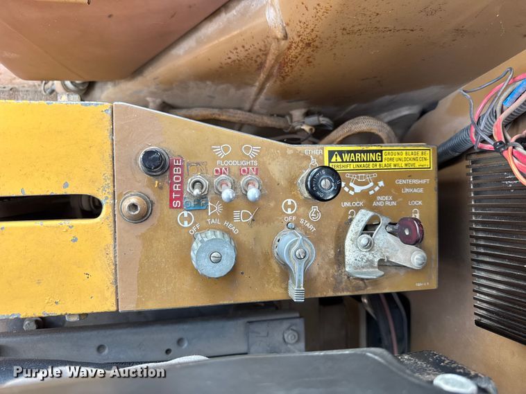 image for item DI9904 1986 Caterpillar 140G motor grader