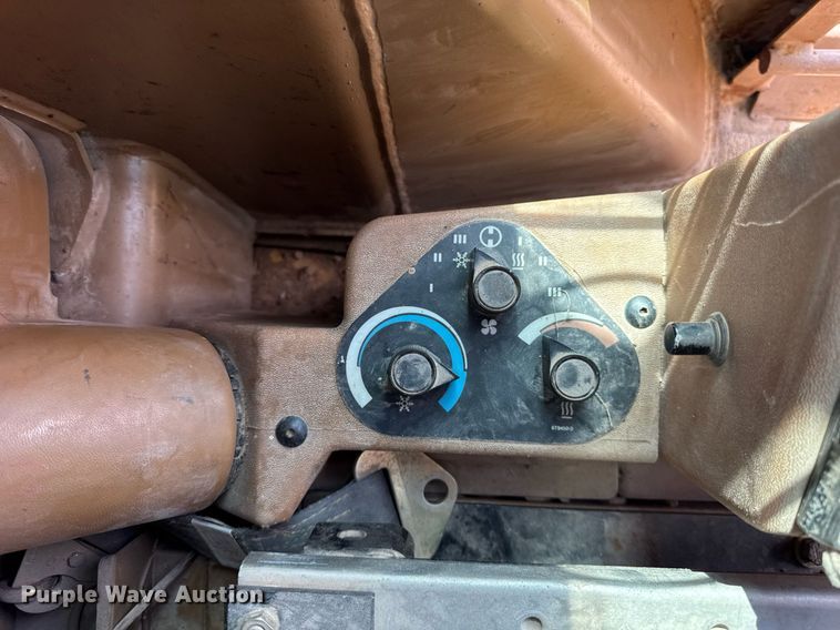 image for item DI9904 1986 Caterpillar 140G motor grader