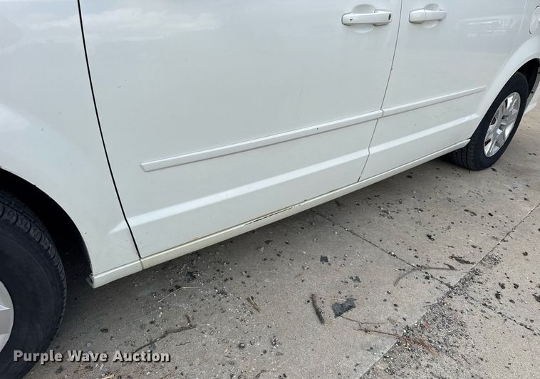 image for item DI9910 2011 Dodge Grand Caravan van