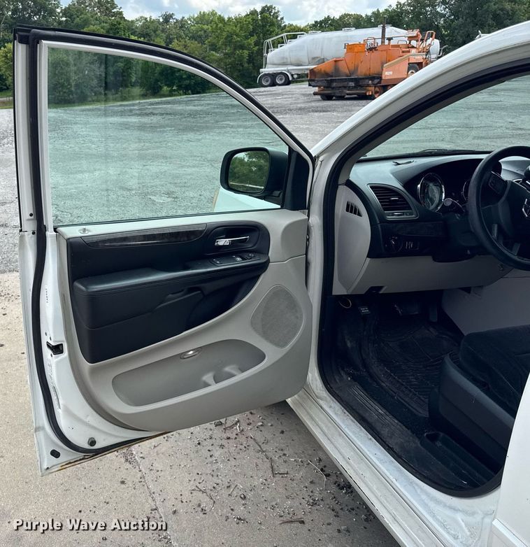 image for item DI9910 2011 Dodge Grand Caravan van