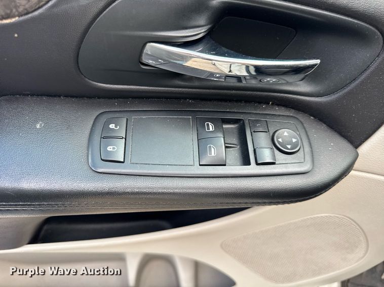 image for item DI9910 2011 Dodge Grand Caravan van