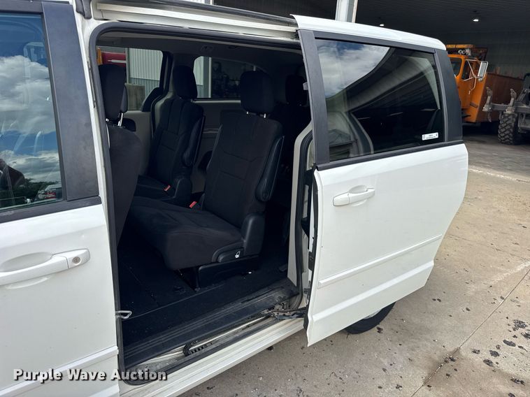 image for item DI9910 2011 Dodge Grand Caravan van